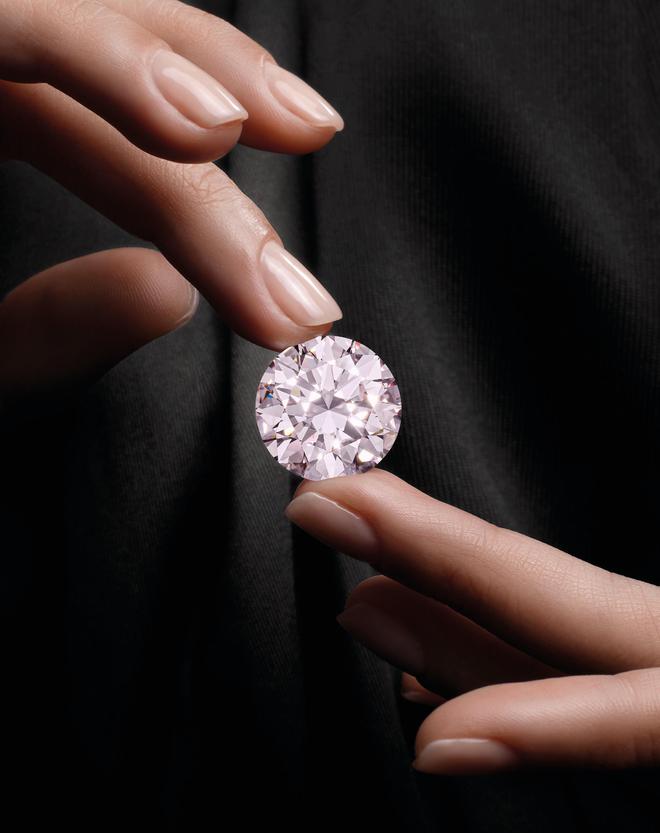 Bonhams 2024 Autumn Jewelry Auction Top jewelry auction highlights 2024 Rare gemstones and diamonds auction High-value jewelry auctions 30.10-carat light pink diamond auction Rare pink diamonds Bonhams Ka (10)