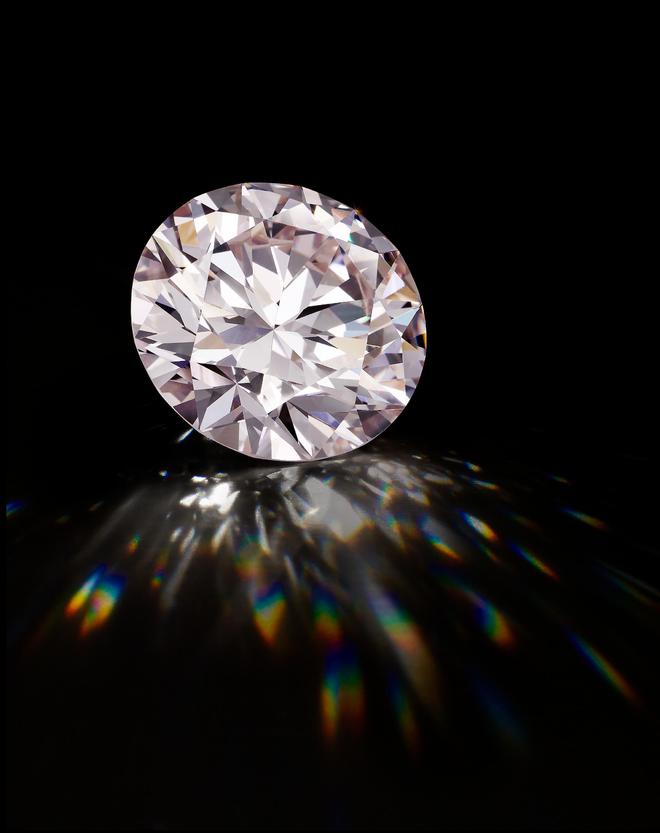 Bonhams 2024 Autumn Jewelry Auction Top jewelry auction highlights 2024 Rare gemstones and diamonds auction High-value jewelry auctions 30.10-carat light pink diamond auction Rare pink diamonds Bonhams Ka (5)