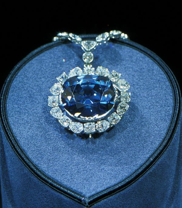 Hope Diamond The cursed diamond has brought bad luck to every owner (1)