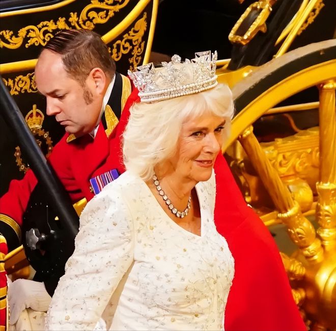 Queen Camilla coronation crown Queen Mary Coronation Crown Cullinan diamonds in royal crowns Mountain of Light diamond history British royal jewelry Daughters of Great Britain and Ireland Tiara George IV State (12)