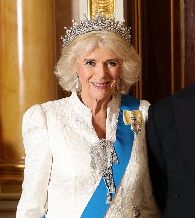 Queen Camilla coronation crown Queen Mary Coronation Crown Cullinan diamonds in royal crowns Mountain of Light diamond history British royal jewelry Daughters of Great Britain and Ireland Tiara George IV State (20)