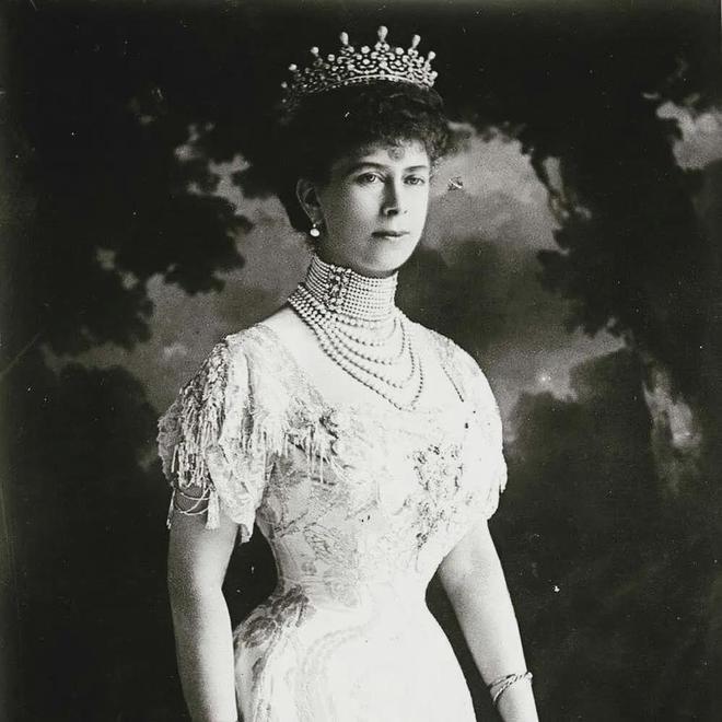 Queen Camilla coronation crown Queen Mary Coronation Crown Cullinan diamonds in royal crowns Mountain of Light diamond history British royal jewelry Daughters of Great Britain and Ireland Tiara George IV State (25)