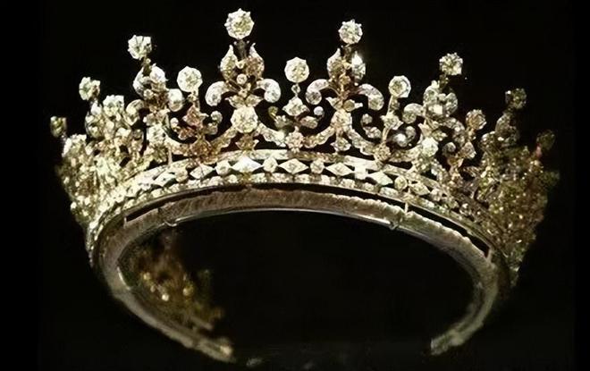 Queen Camilla coronation crown Queen Mary Coronation Crown Cullinan diamonds in royal crowns Mountain of Light diamond history British royal jewelry Daughters of Great Britain and Ireland Tiara George IV State (26)