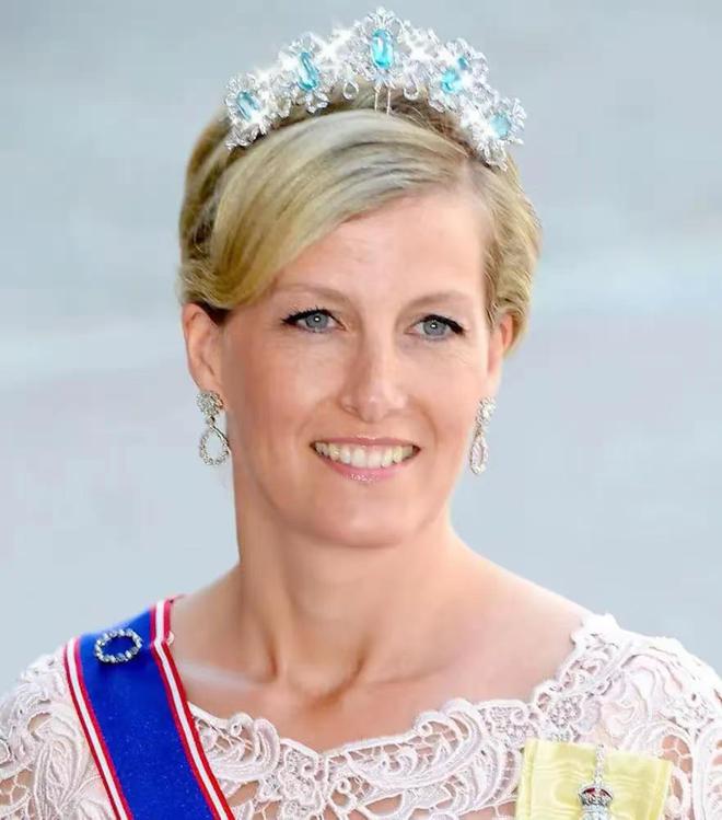 Queen Camilla coronation crown Queen Mary Coronation Crown Cullinan diamonds in royal crowns Mountain of Light diamond history British royal jewelry Daughters of Great Britain and Ireland Tiara George IV State (3)