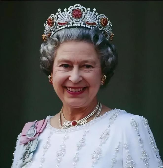 Queen Camilla coronation crown Queen Mary Coronation Crown Cullinan diamonds in royal crowns Mountain of Light diamond history British royal jewelry Daughters of Great Britain and Ireland Tiara George IV State (9)